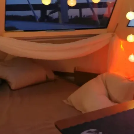 Sleeping On The Gilgaboat! Bådhotel