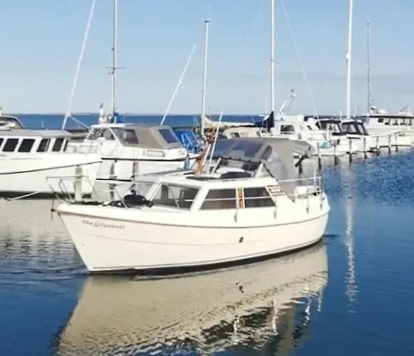 Sleeping On The Gilgaboat! Botel