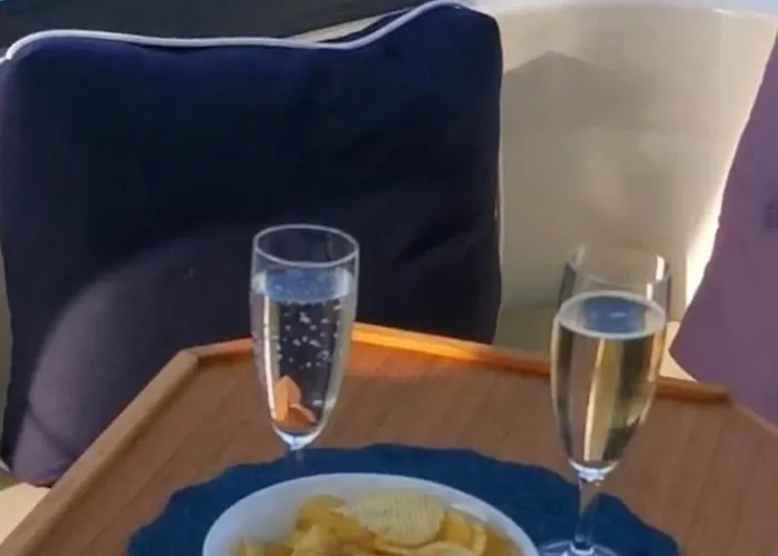 Sleeping On The Gilgaboat! Πλωτό κατάλυμα *