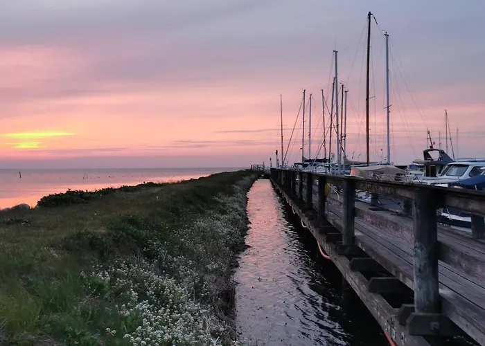 Sleeping On The Gilgaboat! Botel